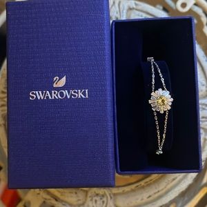 Swarovski dainty silver bracelet new in box delicate flowers center